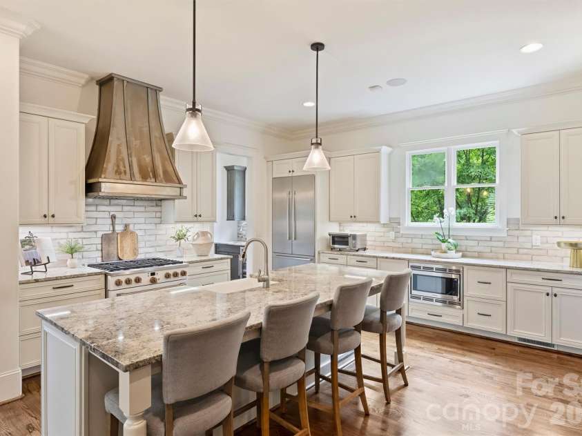 4507 Givens Way, Charlotte, NC 28209.  MLS# CAR4376628, YatesRealty ID 22323. 
