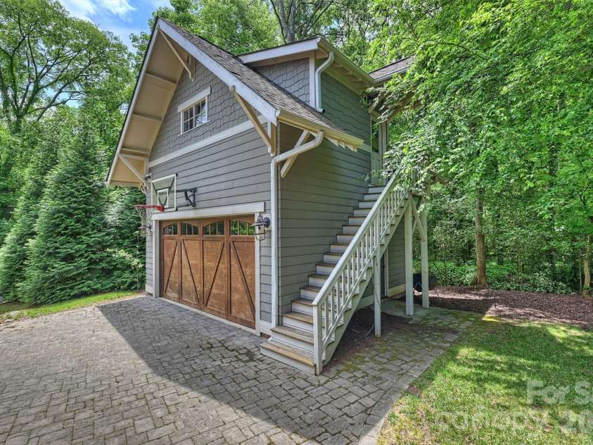 4507 Givens Way, Charlotte, NC 28209.  MLS# CAR4376628, YatesRealty ID 22323. 