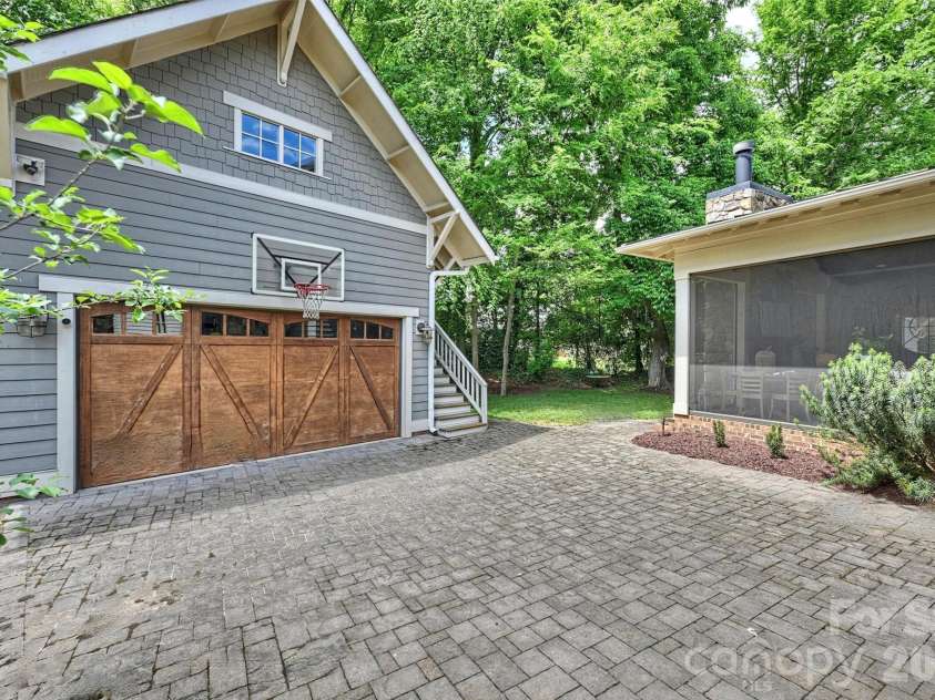 4507 Givens Way, Charlotte, NC 28209.  MLS# CAR4376628, YatesRealty ID 22323. Detached Garage