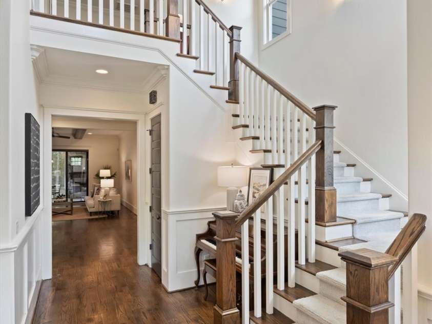 4507 Givens Way, Charlotte, NC 28209.  MLS# CAR4376628, YatesRealty ID 22323. Foyer