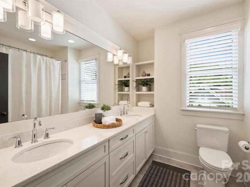 4507 Givens Way, Charlotte, NC 28209.  MLS# CAR4376628, YatesRealty ID 22323. Hall Bath w/ Double Vanity
