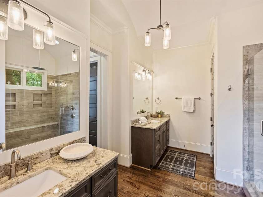 4507 Givens Way, Charlotte, NC 28209.  MLS# CAR4376628, YatesRealty ID 22323. Primary Bath