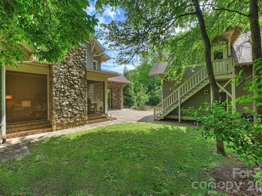 4507 Givens Way, Charlotte, NC 28209.  MLS# CAR4376628, YatesRealty ID 22323. Private Backyard Oasis