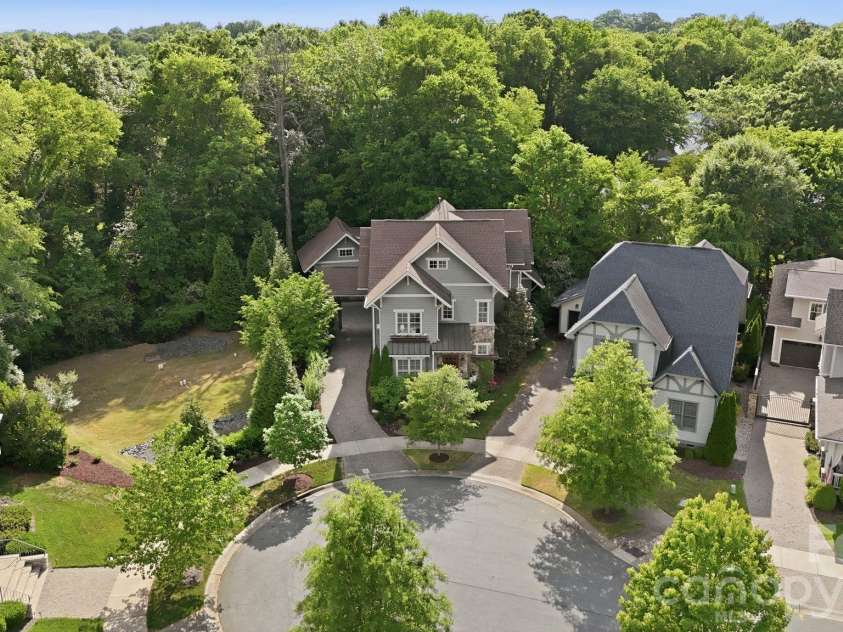 4507 Givens Way, Charlotte, NC 28209.  MLS# CAR4376628, YatesRealty ID 22323. Private Cul-de-sac