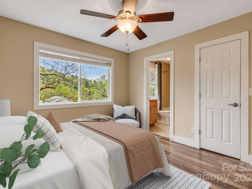 74 Elkwood Avenue, Asheville, NC 28804.  MLS# CAR4251533, YatesRealty ID 22323. VIRTUALLY STAGED - Primary bedroom