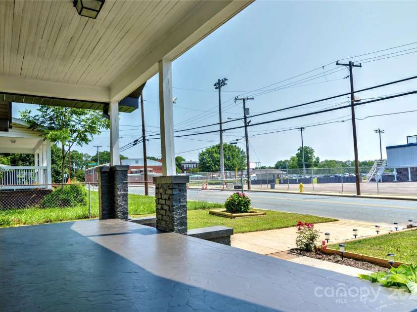 302 Griffith Road, Monroe, NC 28112.  MLS# CAR4240003, YatesRealty ID 22324. 