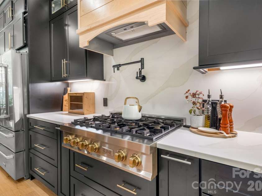 10610 Rogalla Drive, Charlotte, NC 28277.  MLS# CAR4378118, YatesRealty ID 22325. 