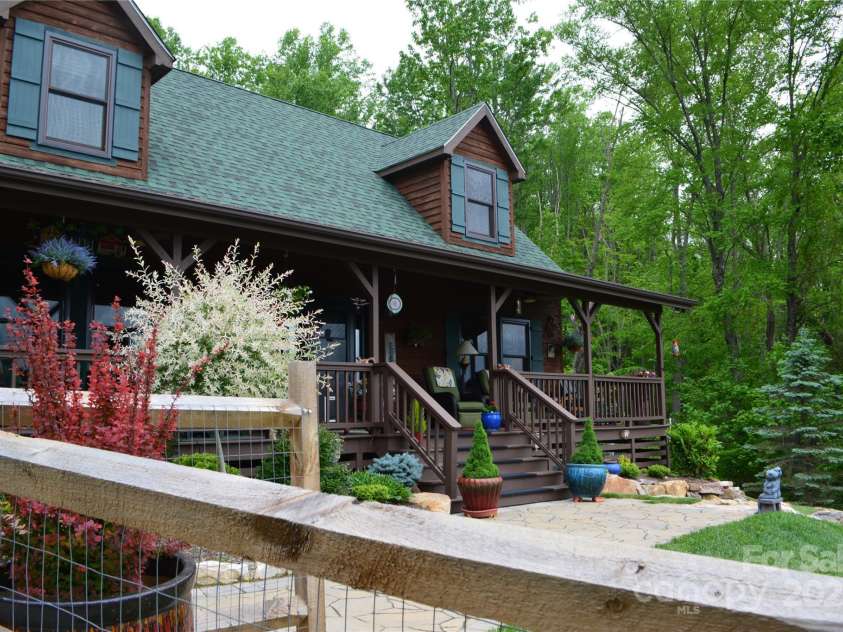 394 Hummingbird Lane, Elk Park, NC 28622.  MLS# CAR4268287, YatesRealty ID 22325. 