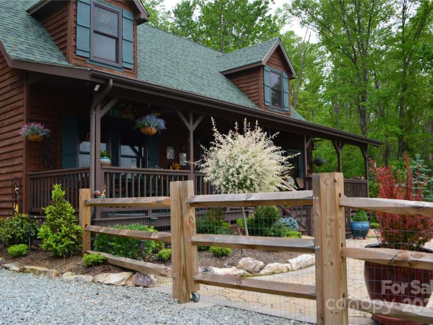 394 Hummingbird Lane, Elk Park, NC 28622.  MLS# CAR4268287, YatesRealty ID 22325. 