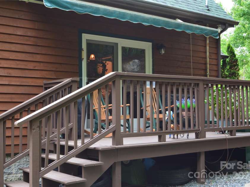 394 Hummingbird Lane, Elk Park, NC 28622.  MLS# CAR4268287, YatesRealty ID 22325. Back Deck