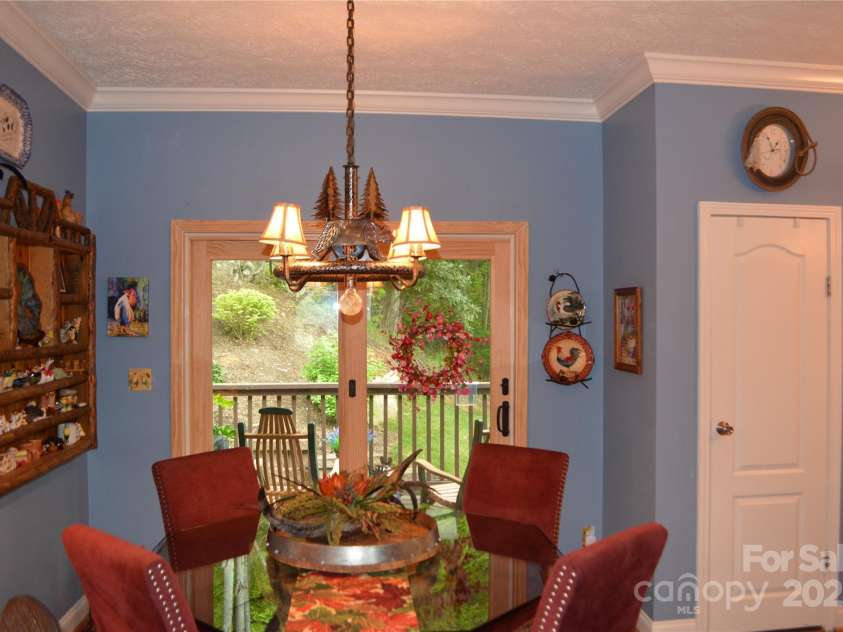 394 Hummingbird Lane, Elk Park, NC 28622.  MLS# CAR4268287, YatesRealty ID 22325. Dining Area