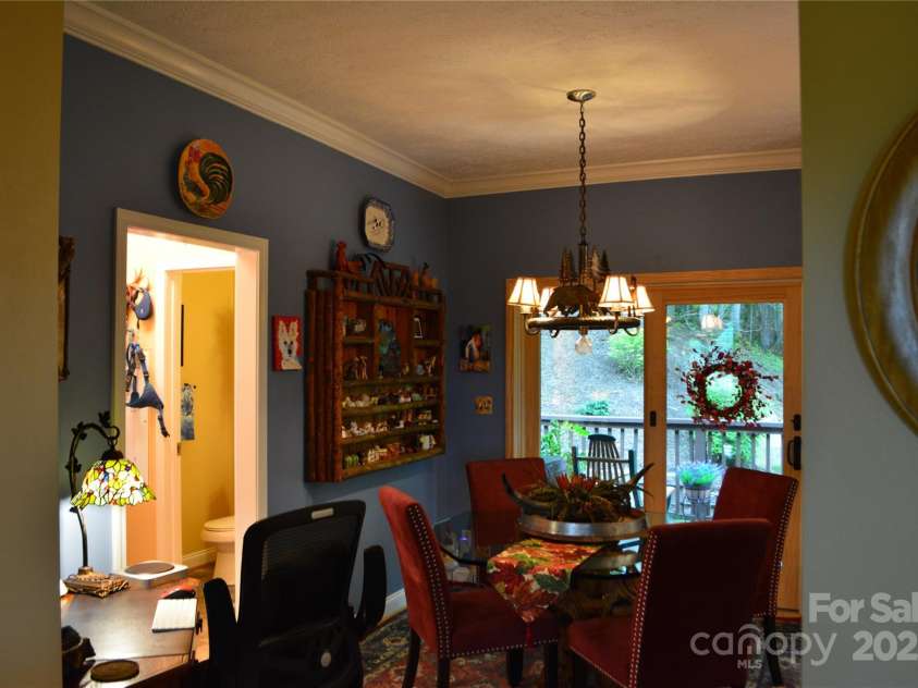 394 Hummingbird Lane, Elk Park, NC 28622.  MLS# CAR4268287, YatesRealty ID 22325. Dining Area