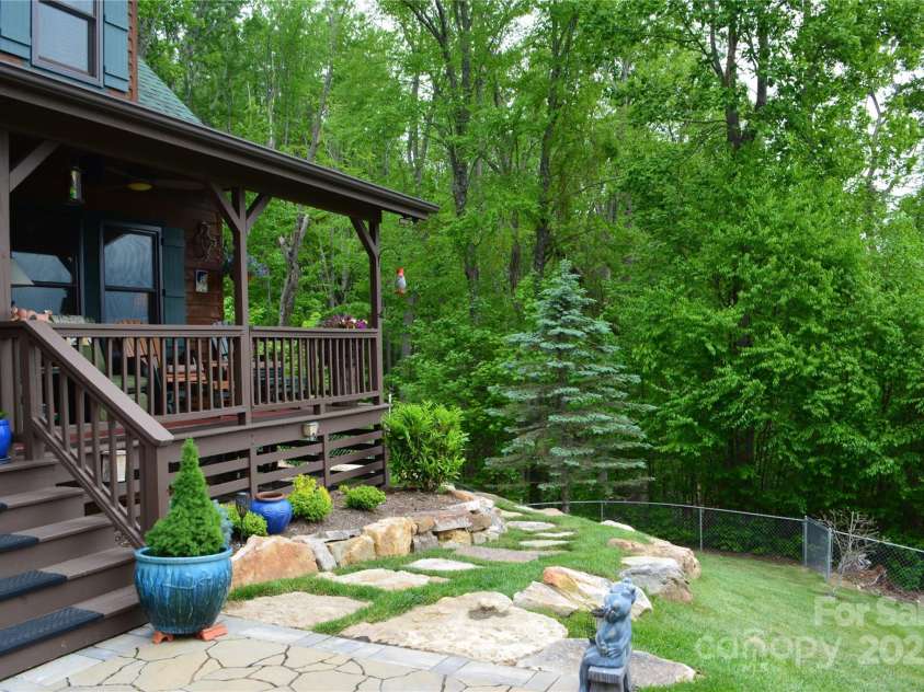 394 Hummingbird Lane, Elk Park, NC 28622.  MLS# CAR4268287, YatesRealty ID 22325. Front Yard