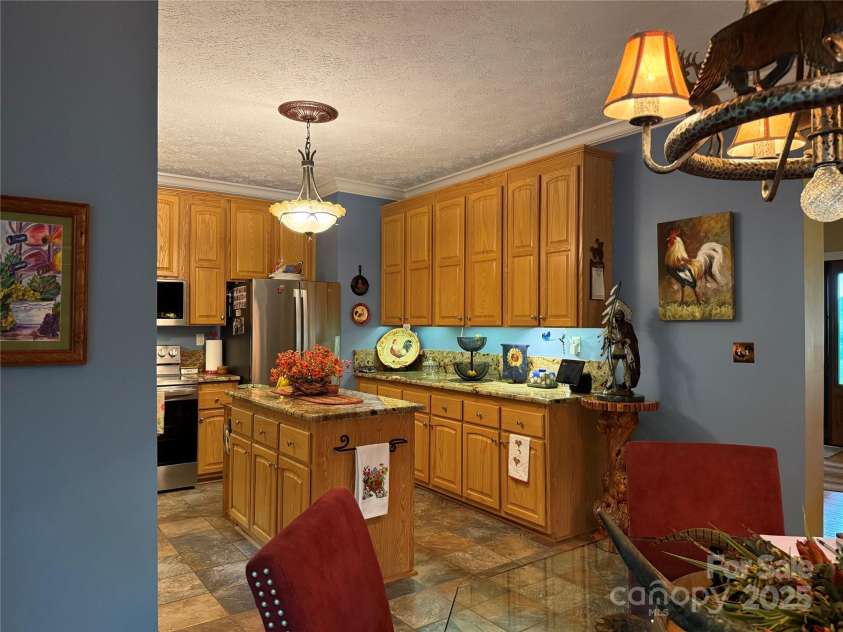 394 Hummingbird Lane, Elk Park, NC 28622.  MLS# CAR4268287, YatesRealty ID 22325. Kitchen