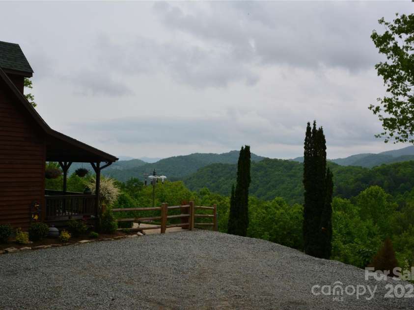 394 Hummingbird Lane, Elk Park, NC 28622.  MLS# CAR4268287, YatesRealty ID 22325. View