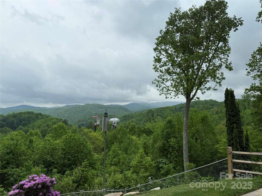 394 Hummingbird Lane, Elk Park, NC 28622.  MLS# CAR4268287, YatesRealty ID 22325. View