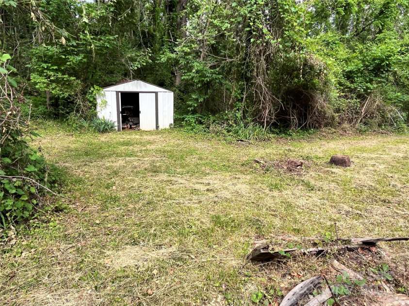 152 New Haw Creek Road, Asheville, NC 28805.  MLS# CAR4268190, YatesRealty ID 22326. 