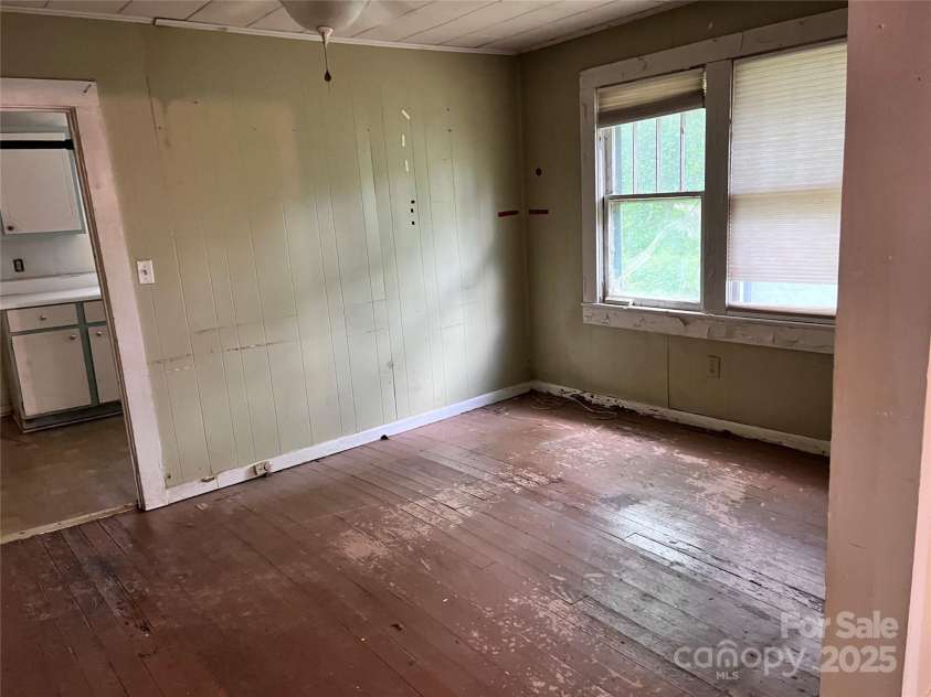 152 New Haw Creek Road, Asheville, NC 28805.  MLS# CAR4268190, YatesRealty ID 22326. 