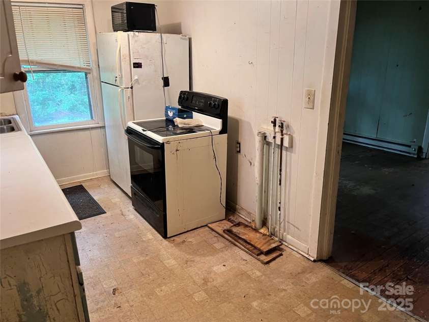 152 New Haw Creek Road, Asheville, NC 28805.  MLS# CAR4268190, YatesRealty ID 22326. 