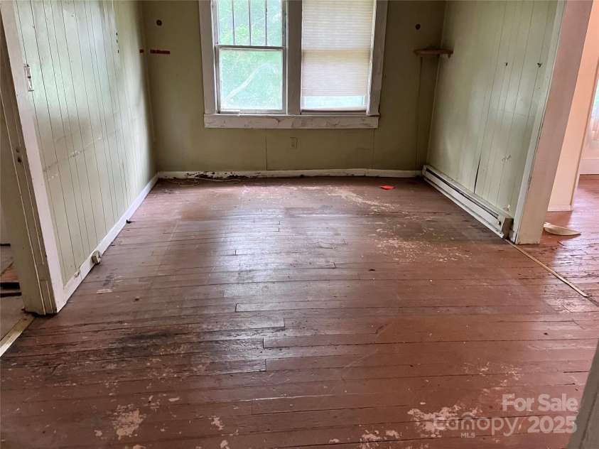 152 New Haw Creek Road, Asheville, NC 28805.  MLS# CAR4268190, YatesRealty ID 22326. 