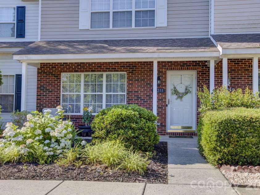 12211 Hood Bend Court, Charlotte, NC 28273.  MLS# CAR4376811, YatesRealty ID 22327. 