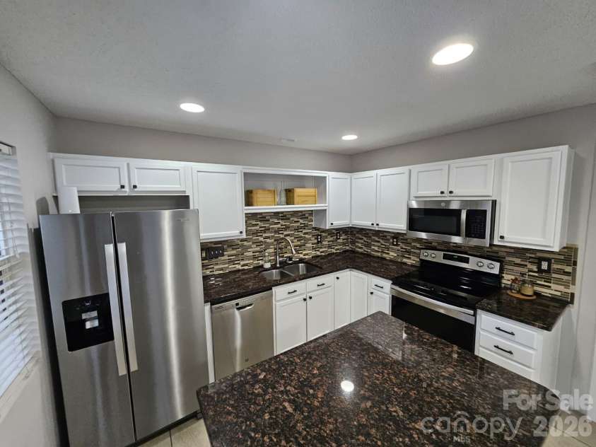 12211 Hood Bend Court, Charlotte, NC 28273.  MLS# CAR4376811, YatesRealty ID 22327. 