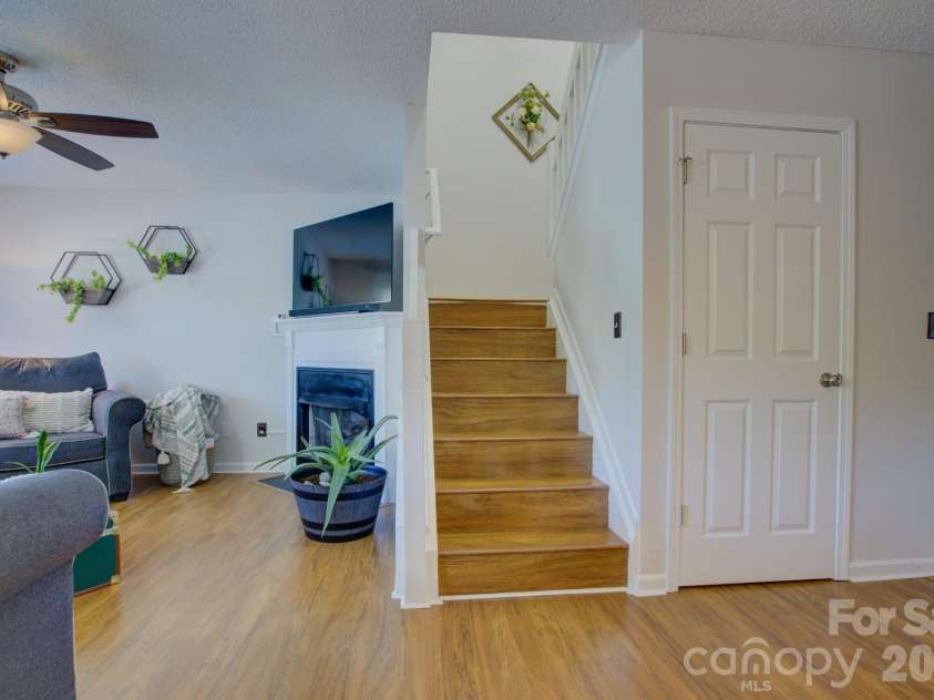 12211 Hood Bend Court, Charlotte, NC 28273.  MLS# CAR4376811, YatesRealty ID 22327. 
