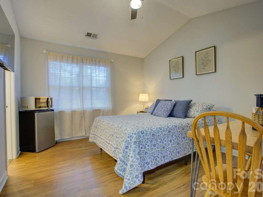 12211 Hood Bend Court, Charlotte, NC 28273.  MLS# CAR4376811, YatesRealty ID 22327. 