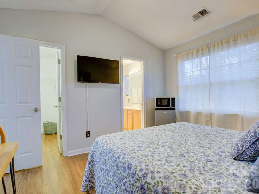 12211 Hood Bend Court, Charlotte, NC 28273.  MLS# CAR4376811, YatesRealty ID 22327. 