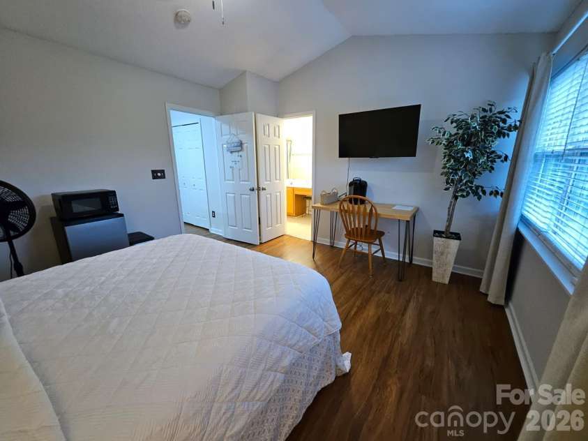 12211 Hood Bend Court, Charlotte, NC 28273.  MLS# CAR4376811, YatesRealty ID 22327. 