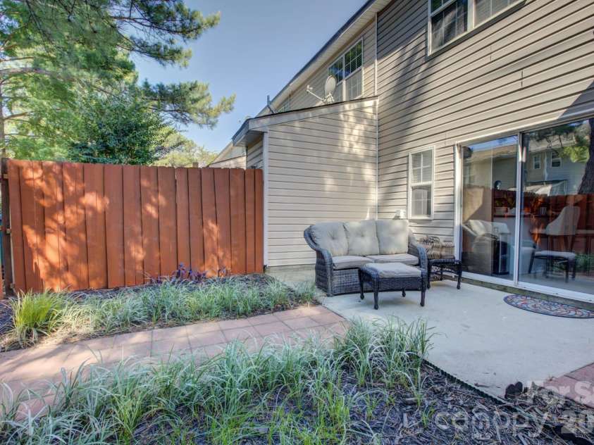 12211 Hood Bend Court, Charlotte, NC 28273.  MLS# CAR4376811, YatesRealty ID 22327. 