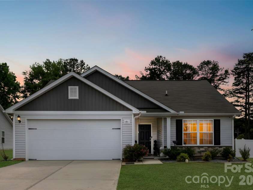 191 Belcaro Drive, Kings Mountain, NC 28086.  MLS# CAR4378367, YatesRealty ID 22328. 