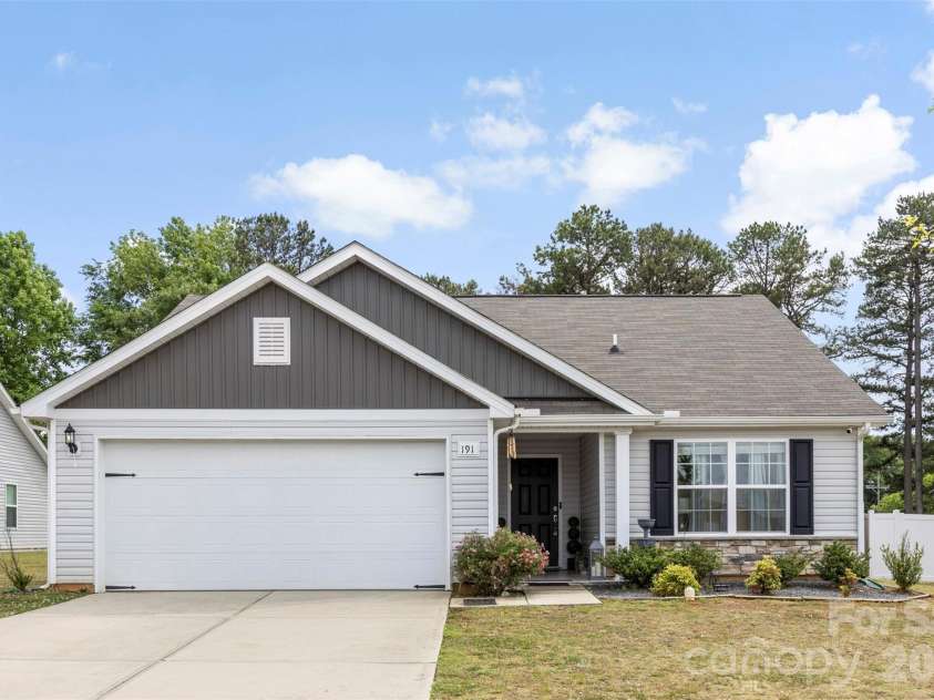 191 Belcaro Drive, Kings Mountain, NC 28086.  MLS# CAR4378367, YatesRealty ID 22328. 