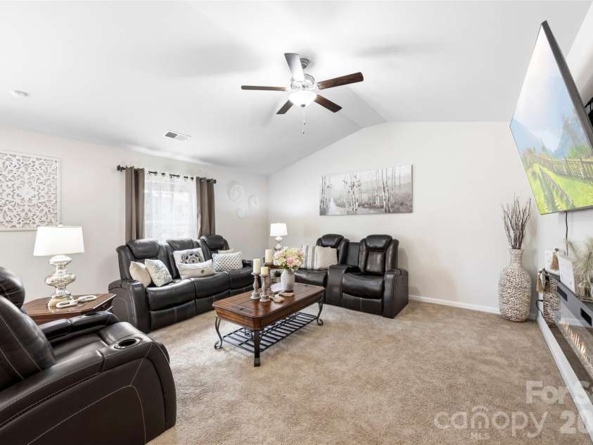 191 Belcaro Drive, Kings Mountain, NC 28086.  MLS# CAR4378367, YatesRealty ID 22328. 