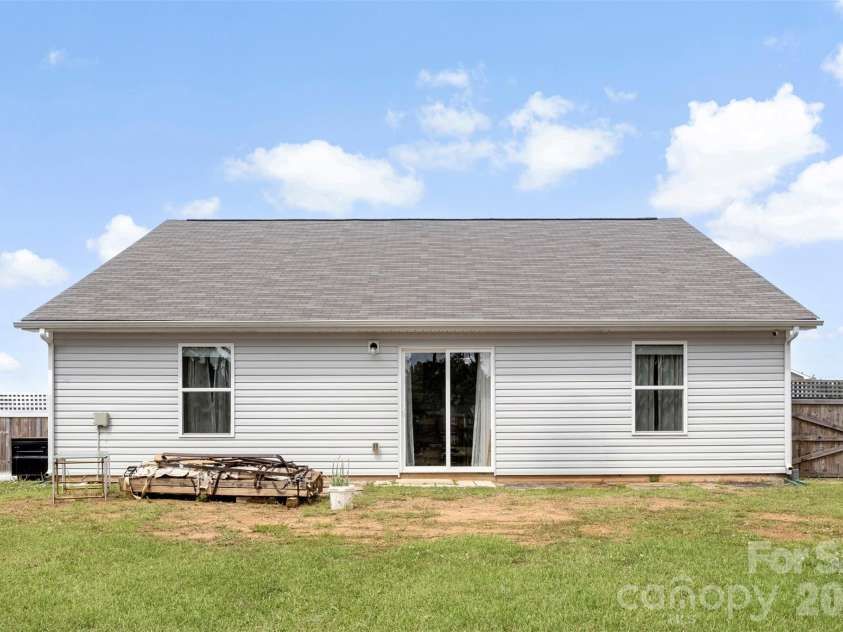 191 Belcaro Drive, Kings Mountain, NC 28086.  MLS# CAR4378367, YatesRealty ID 22328. 
