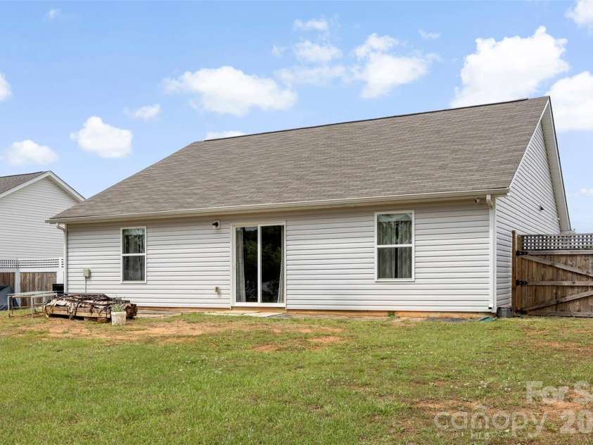 191 Belcaro Drive, Kings Mountain, NC 28086.  MLS# CAR4378367, YatesRealty ID 22328. 