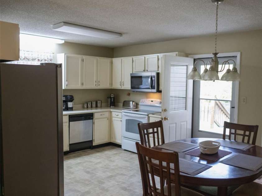 332 Daybrook Drive, Landis, NC 28088.  MLS# CAR4267528, YatesRealty ID 22328. Kitchen and dining
