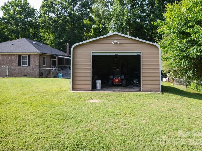 332 Daybrook Drive, Landis, NC 28088.  MLS# CAR4267528, YatesRealty ID 22328. Workshop