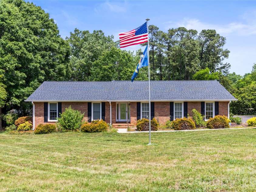 139 Woodhaven Lane, Mocksville, NC 27028.  MLS# CAR4378828, YatesRealty ID 22329. 