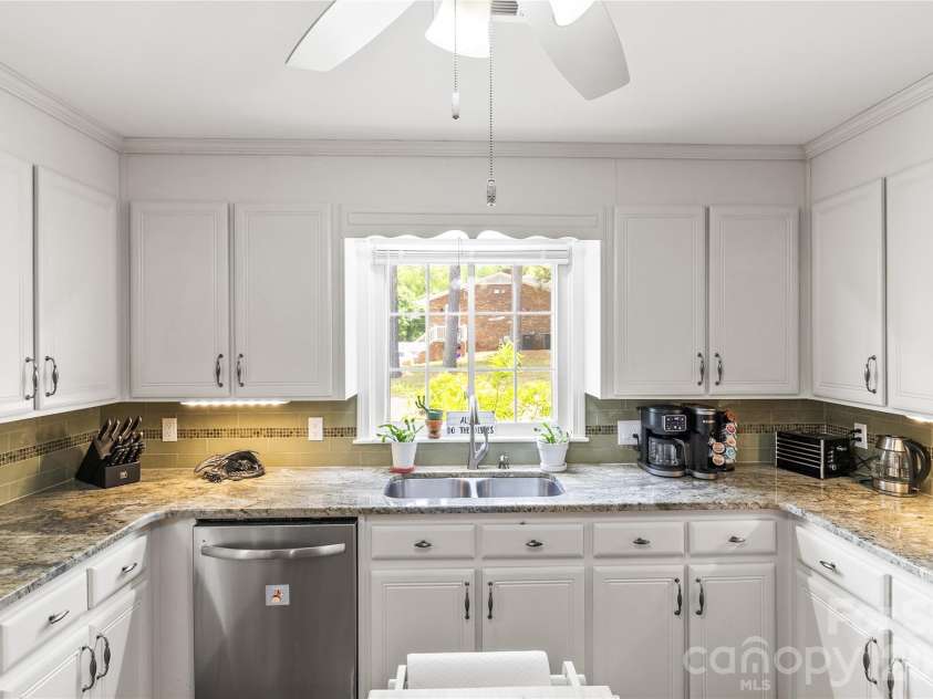 139 Woodhaven Lane, Mocksville, NC 27028.  MLS# CAR4378828, YatesRealty ID 22329. 