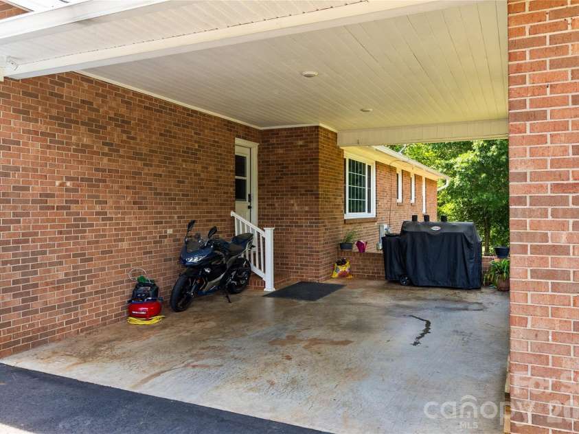 139 Woodhaven Lane, Mocksville, NC 27028.  MLS# CAR4378828, YatesRealty ID 22329. 