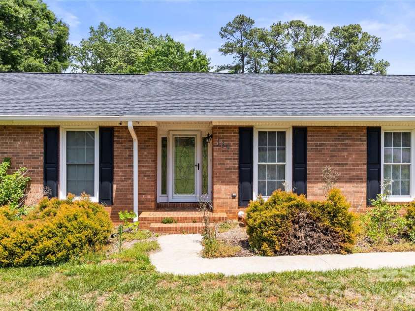139 Woodhaven Lane, Mocksville, NC 27028.  MLS# CAR4378828, YatesRealty ID 22329. 
