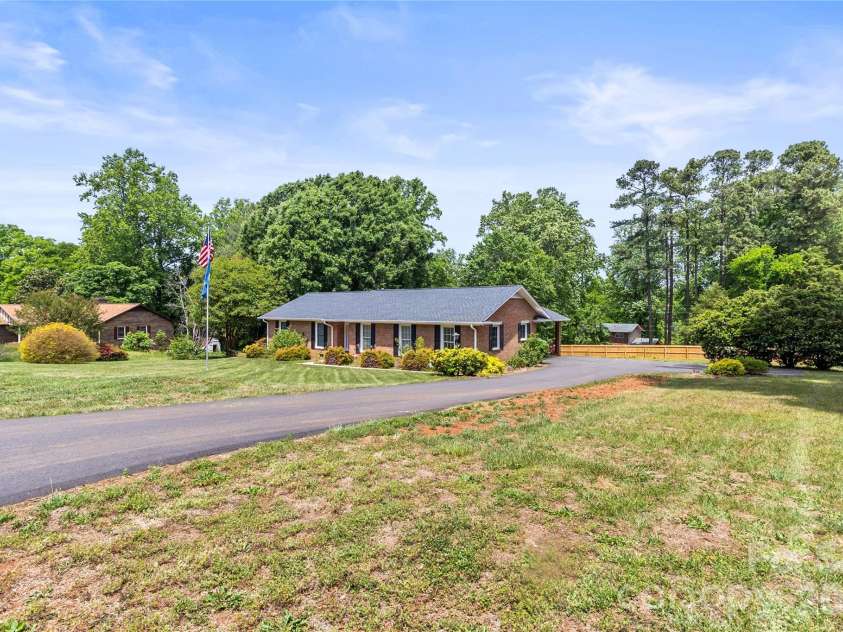 139 Woodhaven Lane, Mocksville, NC 27028.  MLS# CAR4378828, YatesRealty ID 22329. 