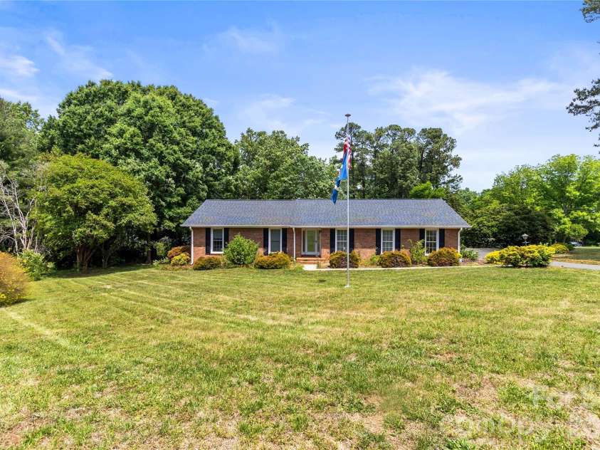 139 Woodhaven Lane, Mocksville, NC 27028.  MLS# CAR4378828, YatesRealty ID 22329. 