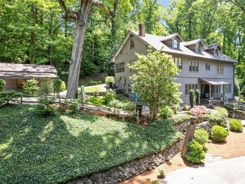 66 Fox Trot Lane, Tryon, NC 28782.  MLS# CAR4259291, YatesRealty ID 22329. 