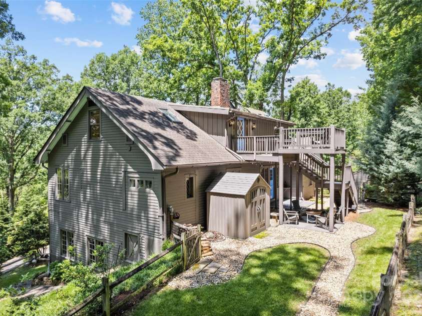 66 Fox Trot Lane, Tryon, NC 28782.  MLS# CAR4259291, YatesRealty ID 22329. 