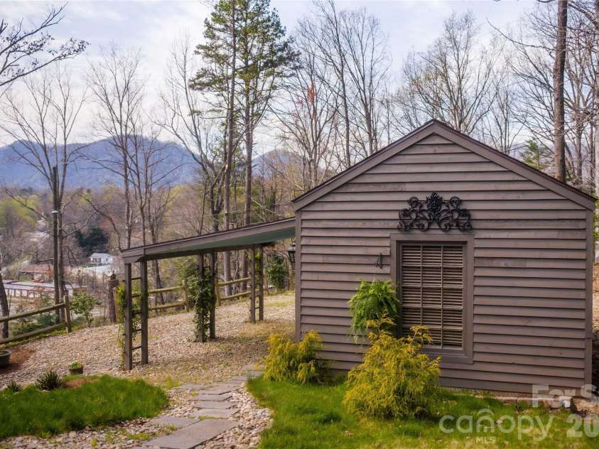 66 Fox Trot Lane, Tryon, NC 28782.  MLS# CAR4335160, YatesRealty ID 22329. 