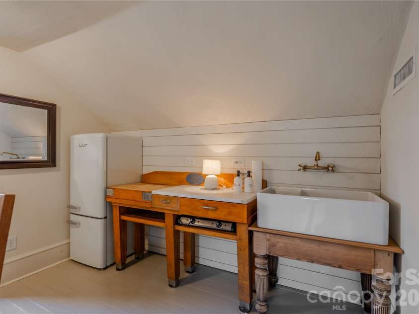 66 Fox Trot Lane, Tryon, NC 28782.  MLS# CAR4335160, YatesRealty ID 22329. 