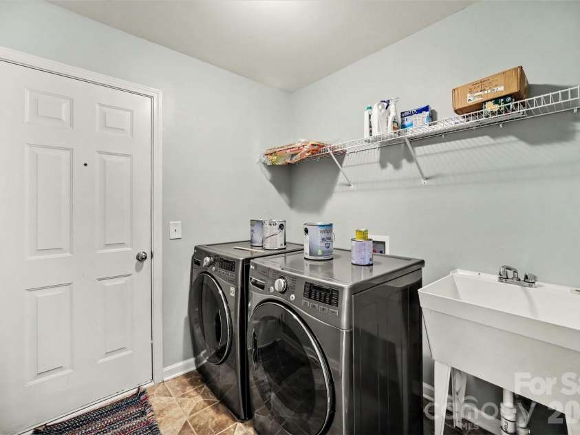 2172 Southridge Drive, Belmont, NC 28012.  MLS# CAR4377359, YatesRealty ID 22330. 
