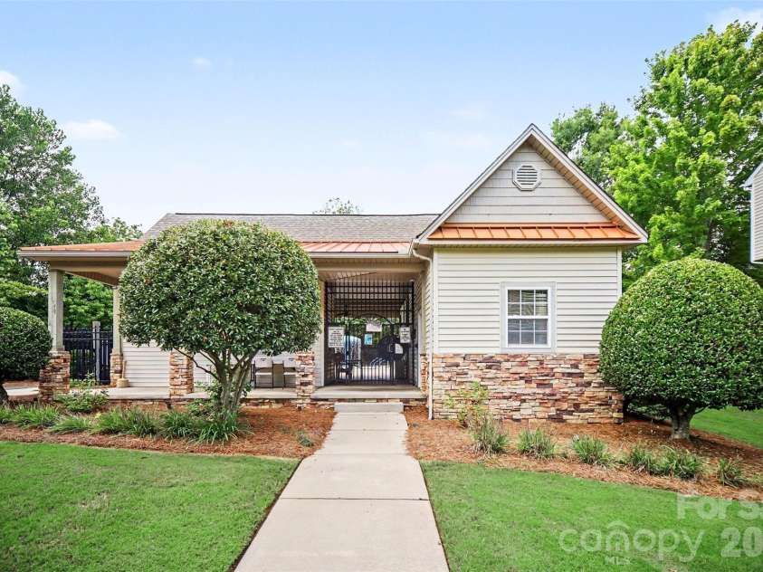 2172 Southridge Drive, Belmont, NC 28012.  MLS# CAR4377359, YatesRealty ID 22330. 